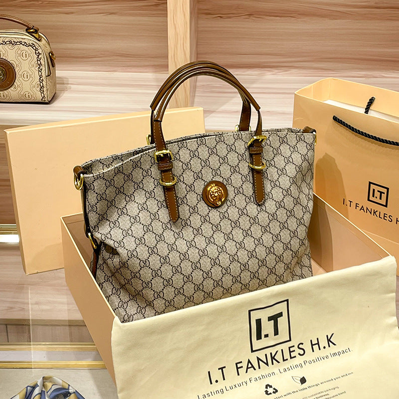 Large capacity genuine leather tote bag.