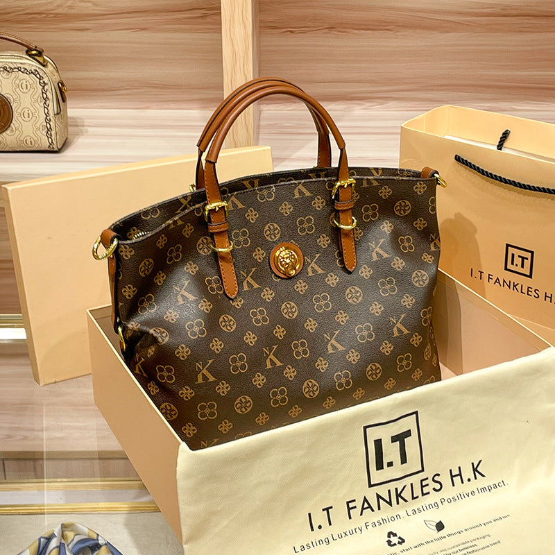 Large capacity genuine leather tote bag.